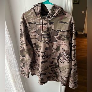 Underarms Camo sweatshirt